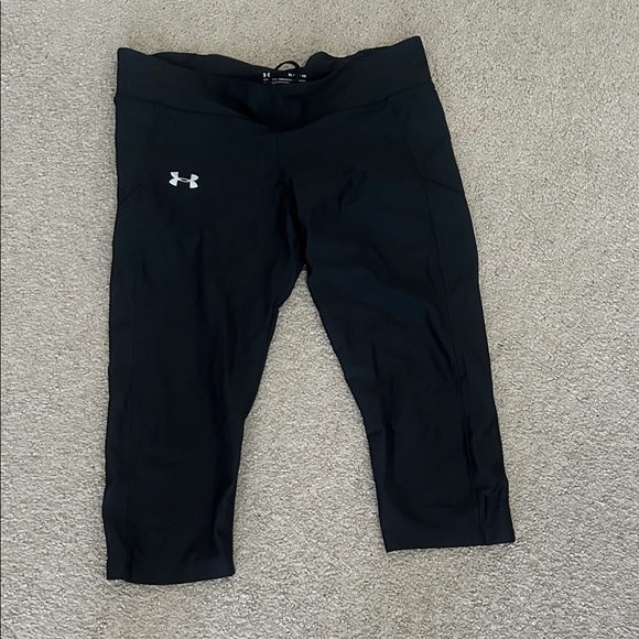 Under Armour Pants - Under Armour Women’s Black Capri Leggings